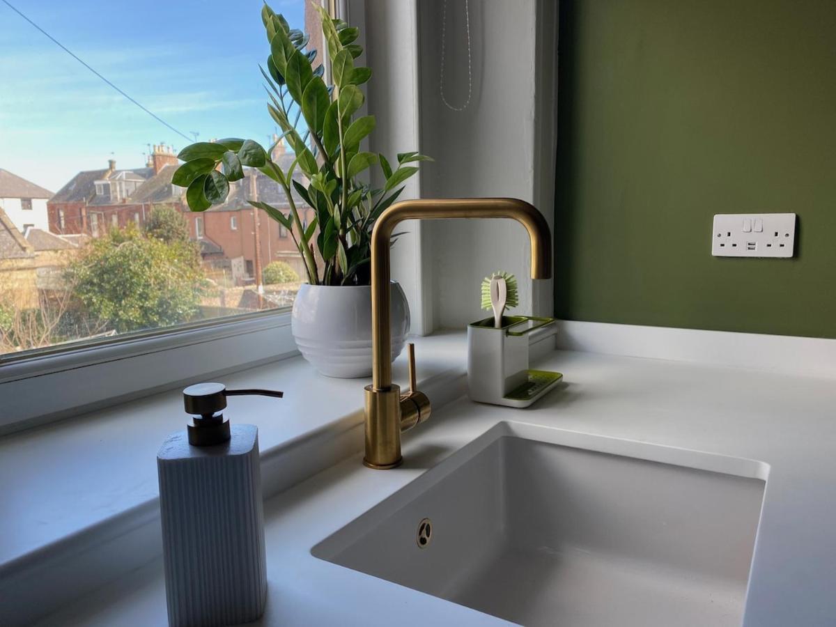 Arbroath Luxury Apartment In Mcm Style Екстериор снимка